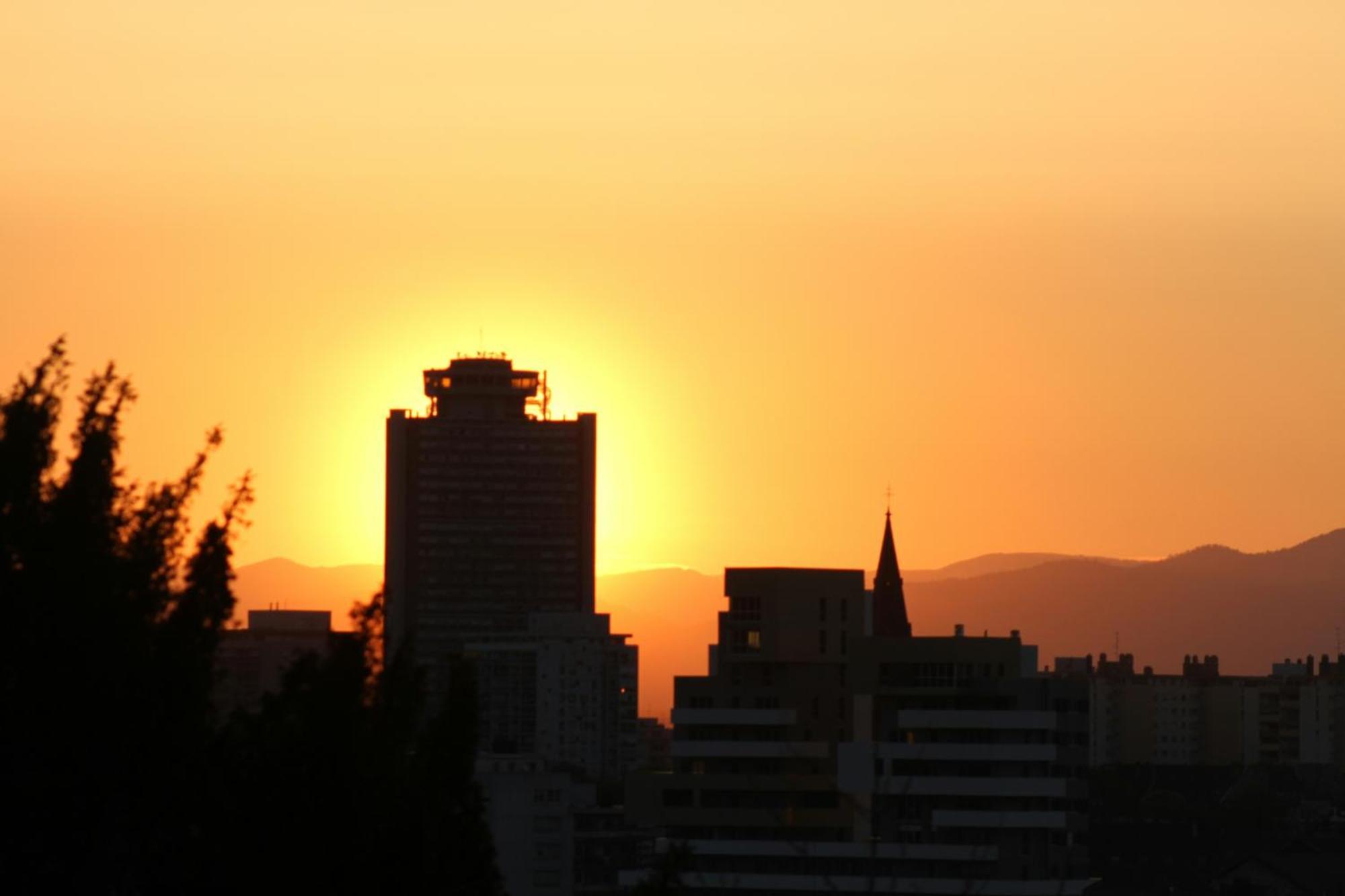 Mulhouse, Urban Family Nest Apartment Bagian luar foto